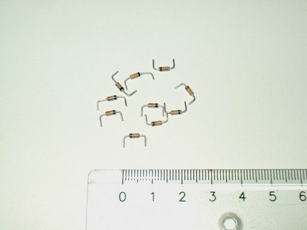 ZPD8V2 G - 10 Stück Zener Diode 8,2V 500mW 85°C BZX Einbaufertig gebogen