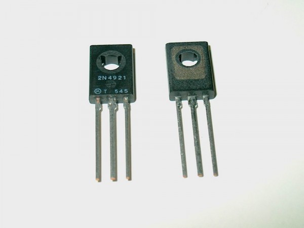 2N4921 - Transistor NPN 40V 1A TO126