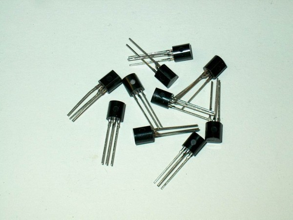 BC557 - 25 Stück Transistor PNP 50V 0,1A 0,5W TO92