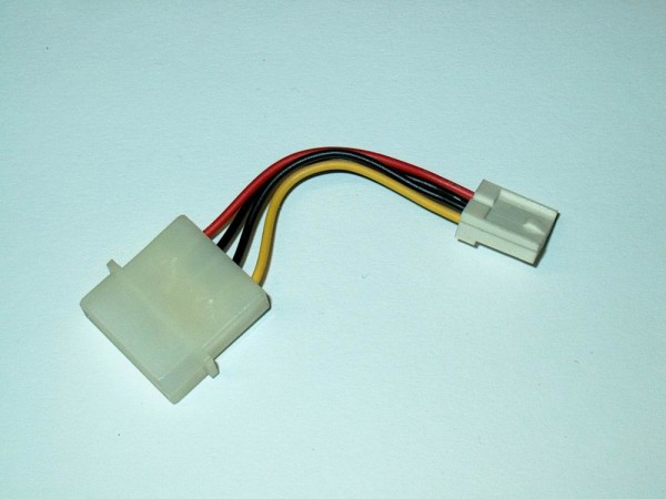 FKA05 - PC Stromkabel 5cm Adapter 4pol. Stecker > Floppy 3,5" IDE Buchse