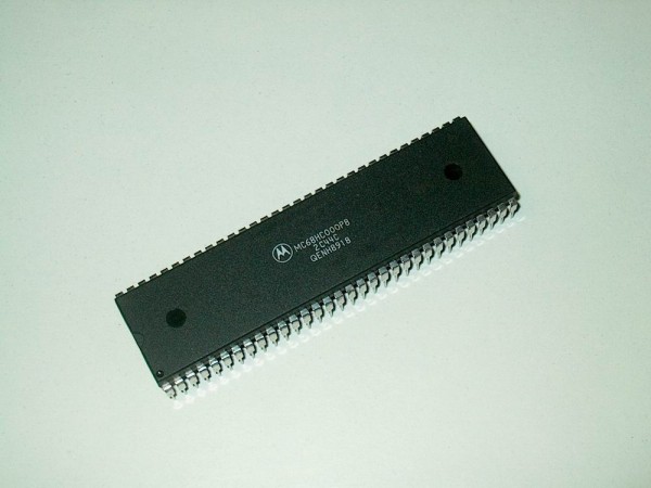MC68HC000P8 DIP64 - Ic Baustein Low Power HCMOS 16-/32-Bit Microprocessor