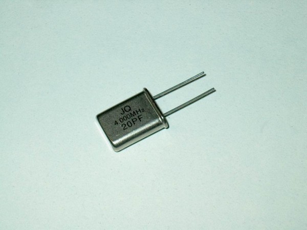 QZ400 - 3 x Quarz 4,000 MHz HC49U 20pF 3 Stück